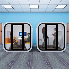 Ulkona asuminen pieni talo